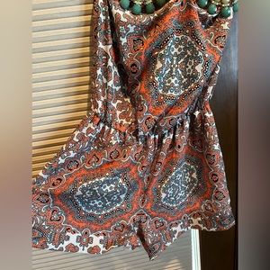 Marciano romper size S. Work 2-3 times. Has pockets is adorable.